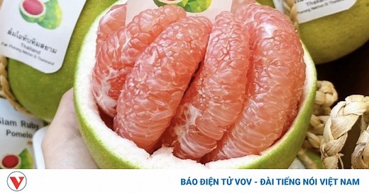 Bưởi ruby Thái Lan giá 400.000 đồng/quả vẫn hút khách dịp Tết