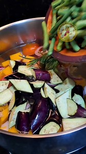 1.9K views · 39 reactions | Sinabawang gulay |Utan/Law-oy |Na may dahon ng Saluyot, Alugbati at Malunggay Recipe Wincel Poohlover #momlife #MadiskartengNanay #healthyrecipes #healthylife #vegetables #WincelPoohLover #reelsvideo #reelsviral #reelsfb #jocelyntejada #teamwincel #cookingathome | Wincel Poohlover | Facebook