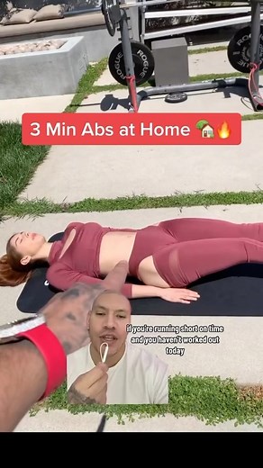 You don’t have much time but you want to get a quick ab workout in? Here’s a 3 min at home ab workout you can do. It’s only 3 exercises so you know it’s going to be fast. These exercises mainly focus on the lower abs with the exception of the last one which targets the side of the stomach. Get off your couch and do this right now!!! 😌 In case you’re wondering where her outfit is from, it’s from @r.arefit ! It’s called the mesh cut leggings & long sleeve crop | Booty King