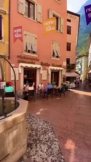 🇮🇹 🤩Buona serata dal Lago di Garda 🍕 Vi fermate per mangiare una pizza? 📷 Credits @gmarcod91 🇬🇧 🤩 Good evening from Lake Garda 🍕 Will you stay to eat pizza? #infogarda #aroundgarda #gardaturismo #gardasee #lakegarda #gardalake #gardameer #lacedegarde #gardasøen | Lago di Garda