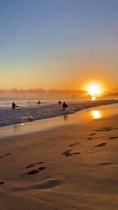 Witness the magic of a Kailua sunrise—where the sky meets the sea in a masterpiece of color. 🌅✨ Explore Oahu: https://bit.ly/experience-oahu 📸 @rino_jenkins Follow @AlohaStoked Follow @HawaiianIslandsNow Follow @LiveInHawaii #KailuaSunrise #HawaiiMagic #OahuAdventures #BeachVibes #ExploreHawaii | Experience Hawaii Media
