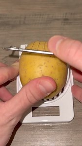 Egg slicer vs potato | Eu Corner