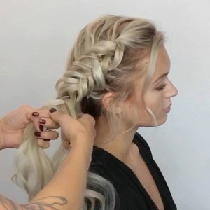 Side dutch fishtail tutorial. Hot tip 🚨 Try starting off with criss crossing your sections for a seamless beginning. Happy weekend friends! #hairtutorial #braidtutorial | Confessions of a Hairstylist