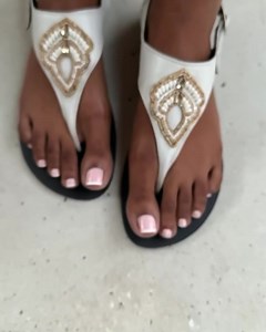 Less Monday, more sandals 🙌 #mondaymotivation #madeinjamaica #maxi #romper #plussize #curvywomen #curvygirl #curvystyle #curvymodel #stylish #styleblogger #fashiondesigner #jamaicanfashion #jamaicandesigner #maxidresses | The Tamia Carey