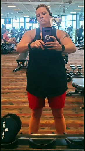 #livingmybestlife #positivity #wlw #lgbt🌈 #kansas #womenwholift #gymrat