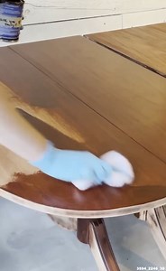 Restoring a Beautiful Vintage Dining Set #diningset #diningroom #diningtable #diningchairs | Lemons to Lemonade Furniture