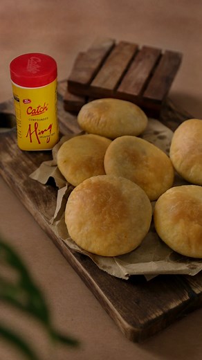 Enjoy hot and crispy Dal Kachori at home. Follow this easy recipe: 1. In a bowl take maida, salt, and oil and mix well to get a soft dough. 2. Cover the dough and keep it aside for 15-20 minutes. 3. Now coarsely ground the soaked moong dal. Keep aside. 4. Heat oil in a pan and add cumin seeds, fennel seeds, hing and allow to sparkle. 5. Then add chopped green chillies, and grated ginger and saute a bit. 6. Next add red chilli powder, turmeric powder, garam masala, and coriander powder over low h