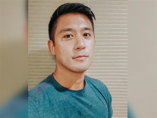 Rocco Nacino does moonwalk in "Toosie Slide" dance challenge
