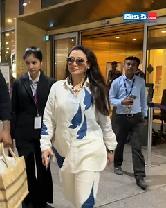 Rani Mukerji, Kriti Sanon, Hrithik Roshan Girl Friend Saba Khan, Pulkit Samrat And Kriti Kharbanda Spotted At Airport #ranimukherjee #RaniMukerji #ranimukerjifans #ranimukerjifan #ranimukerjifc #ranimukerjifp #ranimukerjifanpage #ranimukerjifanclub #ranimukerjihot #ranimukerjiforever #ranimukerjilovers #ranimukerjilove #ranimukerjiofficial #kritisanon #kritisanonfans #kritisanonhotie #kritisanonworld #kritisanonlovers #kritisanonfanclub #kritisanonfc #kritisanonfan #kritisanonofficial #kritisano