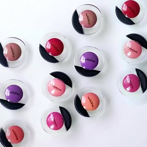 Get kissable lips with a hint of colour from one of six Sheer Kiss Lip Oil shades. | Elizabeth Arden