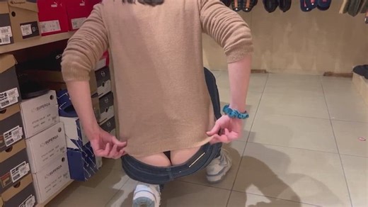 Showing my lowrise jeans (and buttcrack) in public 💖