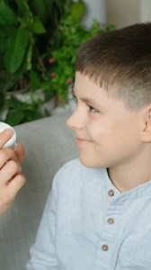 Maman applique de la crème sur : vidéo de stock (100 % libre de droit) 3582961521 | Shutterstock