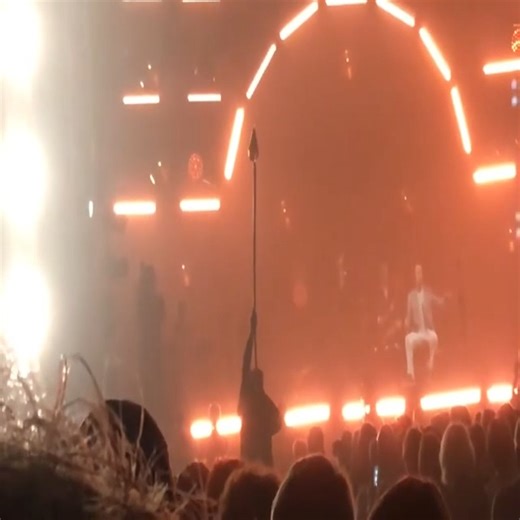 The haunting sound of the Celtic Carnyx. This was the sound that Roman soldiers would hear their Celtic enemies make. 😛😧😧 | Adrenalin