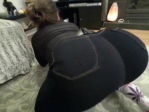 thicc trap farting and gives bj
