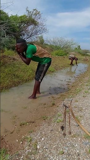 Hadzabe tribe men taking shower #hadzabetribe #africa #viralshorts