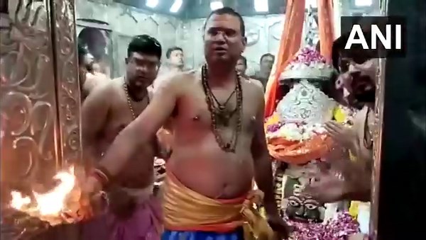 14K views · 473 reactions | Madhya Pradesh: 'Phoolon Wali Holi' being celebrated at Mahakaleshwar Temple in Ujjain. #Holi #mahakaleshwartemple | Zee News English | Facebook