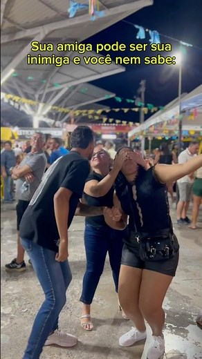 Amizade de hoje em dia😂 #memes #festa #videoshorts #casal