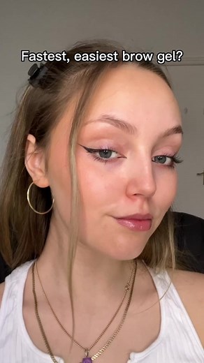 Brows on the go? Gimme Brow will do the trick 😉 How long do you need for your brows? Comment a ⏰ for every 20 seconds you need 💖 ⁠ ⁠ #benefitcosmetics #benefitnordics #benefitbrows #gimmebrow #browsonfleek #brows #loveyourbrows #cosmetics #beauty #glam #browroutine #eyebrows #brynrutine #brynrutin #kulmakarvat #bryn #tintedbrowgel | Benefit Cosmetics