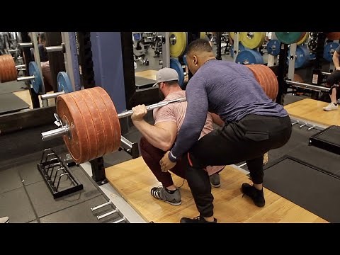 BREAKING RECORDS AT GOLDS GYM!!