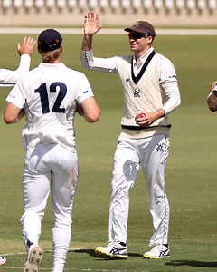 Screamer! Peter Handscomb creates history with his ninth catch of the match. The most catches ever by a fielder (non-wicketkeeper) in the history of the #SheffieldShield 😯👏 | Victorian Cricket Team