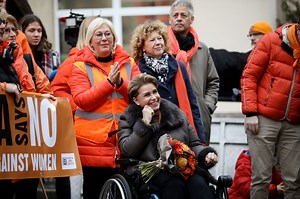 La grande-duchesse Maria Teresa de Luxembourg était à la marche de l’Orange Week, en fauteuil roulant