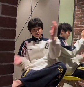 111K views · 4K reactions |  Ce chinois raconte comment après avoir passé une nuit avec UNE FILLE BULU, elle ne voulait plus rentrer藍藍 Il dit qu'il est même allé jusqu'à lui demandé de sortir de sa chambre, mais elle a refusé 藍藍 LE GARS WANDA藍藍藍 | Ambianceur237 | Facebook