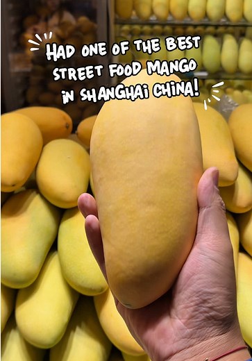 I was at #YuYuanGarden in #shanghai and saw these #mango and they are gloriously huge and crazy sweet! #streetfood #china