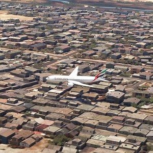 Extreme Landing Boeing 777-200 Emirates at Cape Town Airport | Garage Aviation | Facebook