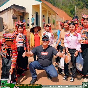 114K views · 892 reactions | "Bà con vui mừng, háo hức nhận thịt, cùng nhau chia sẻ niềm vui và tình cảm, xây dựng một cộng đồng gắn bó và ấm áp." #sapatv #haisapatv #dacsantaybacsapatv #chamcheosapatv #tuyenxinhgai | Tuyên Xinh Gái | Facebook