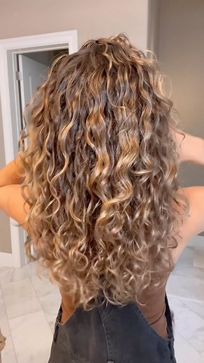 7 month hair journey update🥳 I first started trying to figure out my curly/wavy hair back in October after straightening it my whole life. My son hated the ‘bumps’ in his hair and I had to show him it’s cool to have wavy hair! But every time I would try in the past my hair looked wet from all the gel and I was traumatized from that 🥴 I was never told the last step of SCRUNCHING THE CRUNCH that changed everything. It got rid of the crunchiness but gave me hold and the softness I wanted! Still f
