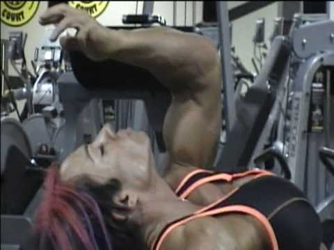 Wendy McMaster "Muscle Godess" pose!!