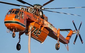 Американский транспортный вертолёт высокой грузоподъёмности Sikorsky S-64 Skycrane выпускается авиастроительными компаниями «Sikorsky Aircraft» и «Erickson Air-Crane» с 1962 года. Технические характеристики: Экипаж: 5 человек (три пилота и два инженера); Длина вертолёта: 21,41 м; Высота вертолёта: 5,67 м; Диаметр несущего винта: 21,96 м; Масса пустого вертолёта: 8724 кг. (В зависимости от модификации); Максимальный взлётный вес: 19050 кг. (В зависимости от модификации); Крейсерская скорость: 170