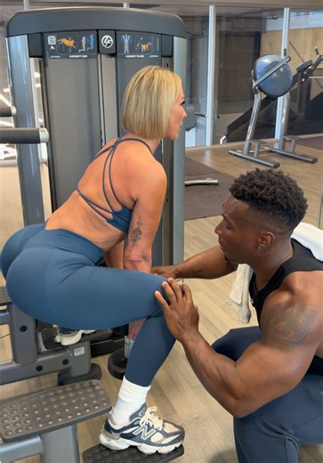 @Mellanie Monroe #squat #fyp #training