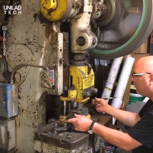 This 1943 Bliss OBI 35 ton 20B packs a punch! 👊 | UNILAD Tech
