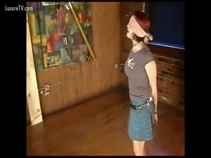 Self bondage goes wrong when she chains her neck