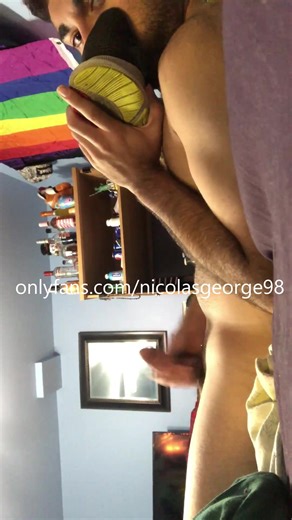 SMELLING MY STINKY SHOE!!