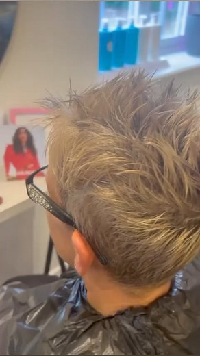 HOT HOT PINK🩷💕💞💓💗 Look at this gorgeous transformation !!! #manicpanic #colourexpert #pinkhairdontcare #FierceHairdressing | Fiercehairdressing