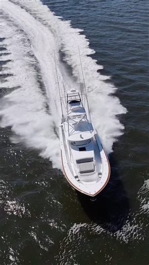 Comin’ in hot! @si_yachts #v55 #valhallaboatworks #vbw | Valhalla Boatworks