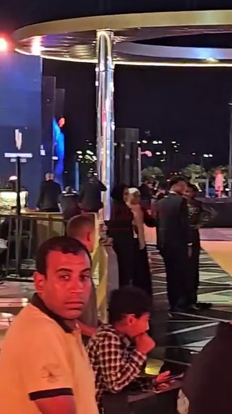 152K views · 300 reactions | ولا يا رمضان عايز أتصور معاك .. معجب يسخر من محمد رمضان عقب انتهاء حفل مهرجان الدراما | نجوم لايف | Facebook