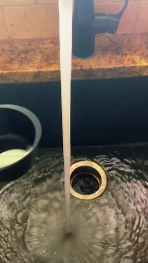 39K views · 742 reactions | Homemade Hummingbird Nectar #homemade #hummingbirdfeeder #hummingbird #diy #gardeningtips | Simplistically Living | Facebook