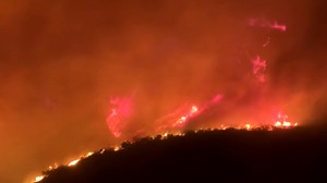 Wildfire burning near Pepperdine Univ. in Malibu, California. Fire is spreading quickly thanks to Santa Ana winds. Video: Frank Nielsen #wildfire #pepperdine #franklinfire #malibu | The National Weather Desk
