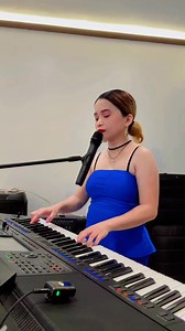 I SAW MOMMY KISSING SANTA CLAUS #onessaonewomanband #coversong | Onessa Onewomanband