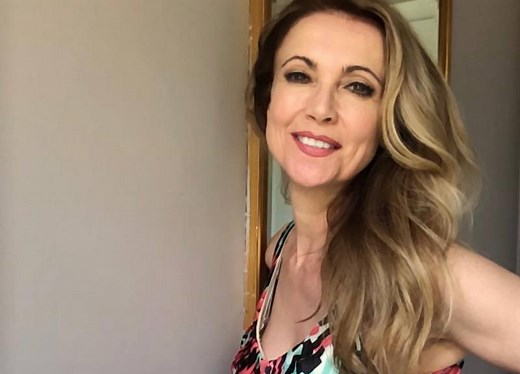 Dynasty Star Emma Samms' Family: Husband, Kids, Siblings - BHW