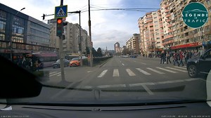 Semaforul era roșu? Nu cred că trebuia să opresc #semafor #legendeintrafic | Legende în Trafic