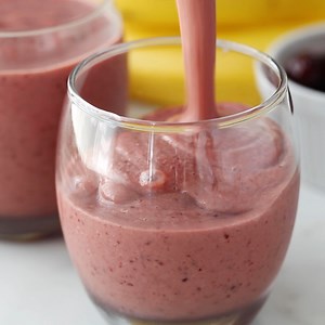 An amazing cherry banana smoothie you will enjoy as a breakfast treat or mid-day snack. Kids and adults will love it. Get the full recipe>> https://www.madetobeamomma.com/cherry-banana-smoothie/ | Made to be a Momma