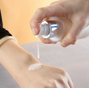 [Hot Item] Botellas de loción de vidrio esmerilado de alta calidad y lujo con bomba. Botella de loción de lujo con bomba de presión y tapa de spray