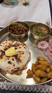 Imli Pyaaz ki Chutney Recipe 😍Ingredients:- 50gm Imli/tamarind (soaked in hot water)Extract pulp and strain 1 finely chopped onion 1 finely chopped green chilli Salt as per taste 1 tblspn coriander seeds 1 tbslpn cumin/jeera 1 tblspn Anardaan (roasted and crushed) 1 tblspn jaggery powder/powdered sugar Fresh chopped coriander Serve with Kulcha or Rice #love #food #foodie #cook #cooking #recipe #fun #india #indianfood #chutney #instafood #instagram #viral #trending [love food foodie cook cooking