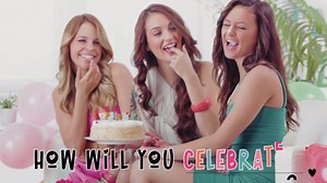 Paper Clever Party Meadow Floral Invitations with Envelopes (25 Pack) - Wedding, Graduation, Birthday, Luncheon, Showers - 5x7 Blank Cards