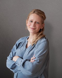 8.8K views · 97 reactions | From hard geometry to supple jewellery. Follow the Maison Jewellery Designer Artisan Coralie along her creative process, where inspiration becomes a gleaming #IceCube High Jewellery creation. A luminous masterpiece embellished by its #SculptedByLight facets in #EthicalGold. #Chopard #ArtisansOfChopard #ChopardDiamonds #SwissMade #HighJewelry #Craftsmanship #SavoirFaire | Chopard | Facebook