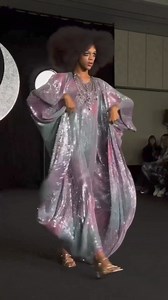 Everybody is a star 朗 at the Ashish Gupta runway show at London Fashion Week ✨ #Ashish #LFW | Tendencias y Diseños Franchetto | Facebook